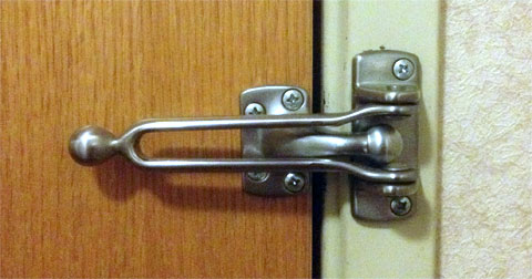 photo of a hotel door latch