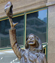 photo of Mary Tyler Moore statue