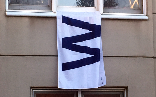 photo of Chicago Cubs W flag ”photo