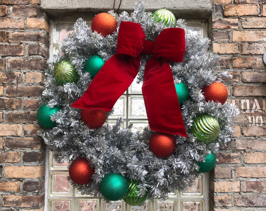 photo of Christmas wreath at Disney Hollywood Studios Florida